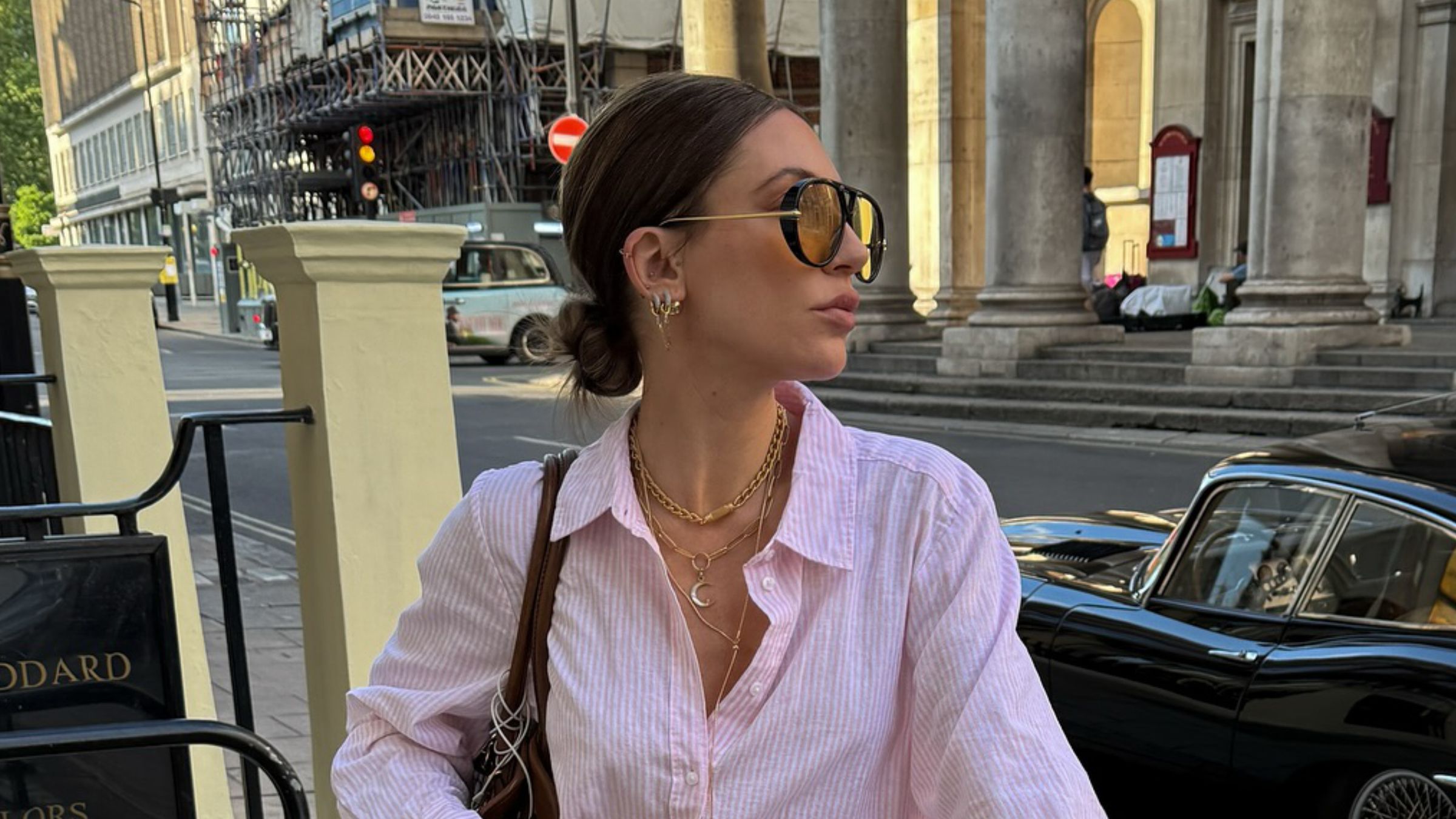 A styling trick-and your blouse immediately looks modern instead of Bieder 1 A styling trick-and your blouse immediately looks modern instead of Bieder