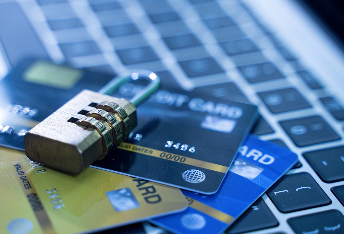 Axis bank ₹2 lakh credit card fraud
