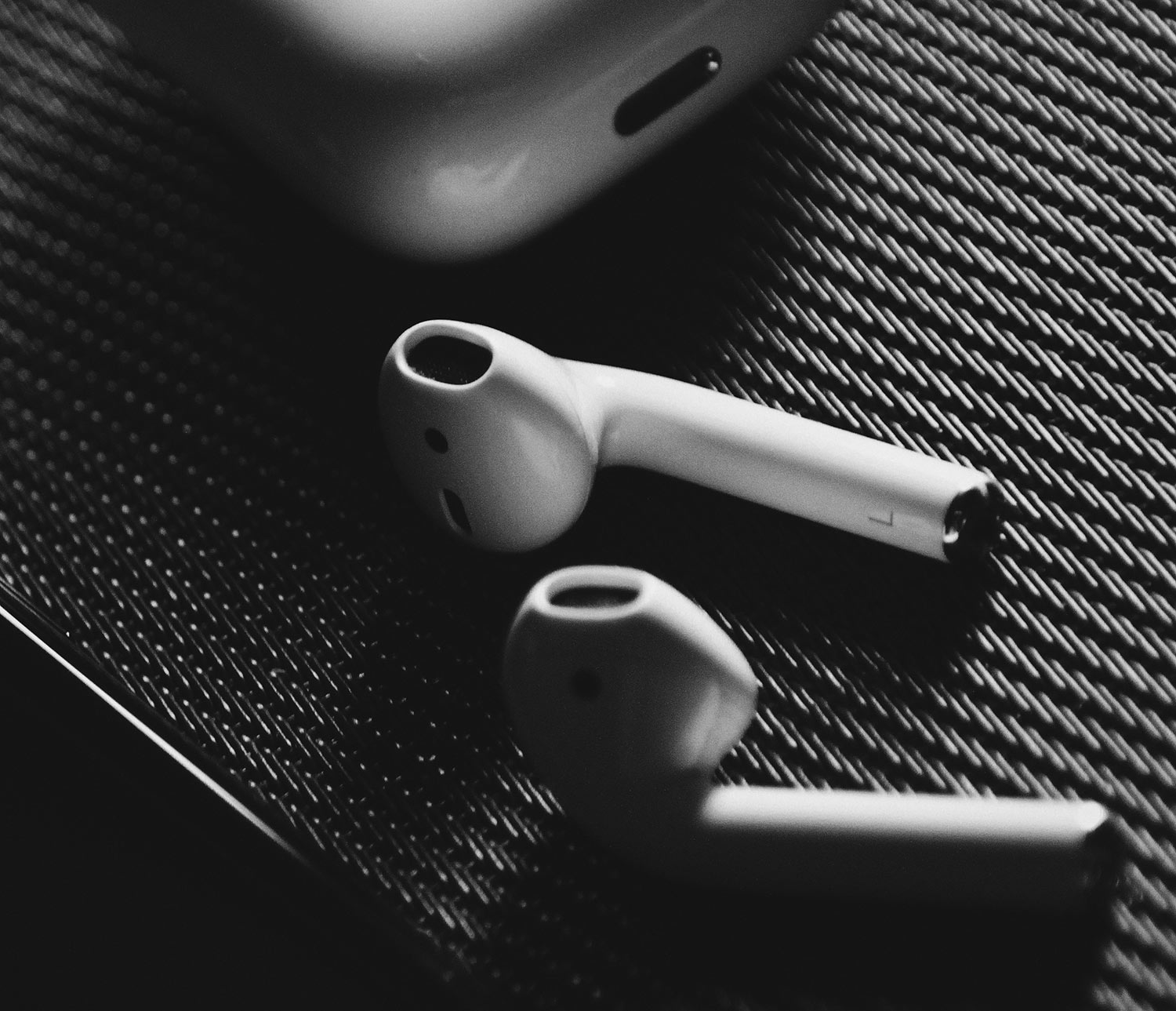 Can You Wear AirPods In A Tanning Bed?