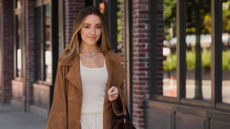 The most beautiful basic top for late summer and autumn is available at Zara-23 euros