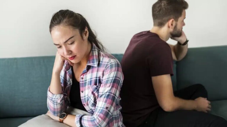 Wife feeling emotionally disconnected from a disengaged husband